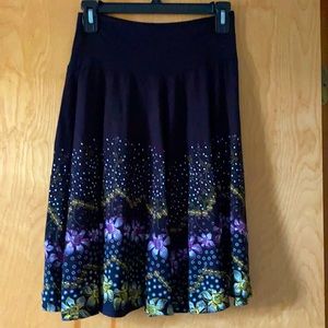 NWOT full line, knee length skirt, S